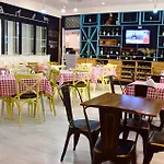 Select Center Albergue Tirana