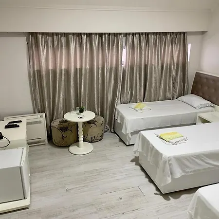 Select Center Vandrarhem Tirana