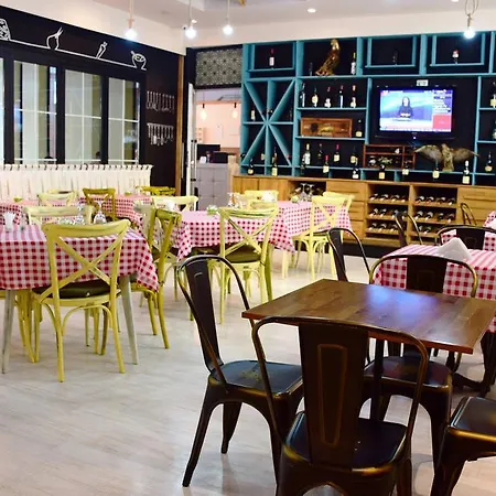 Select Center Vandrarhem Tirana